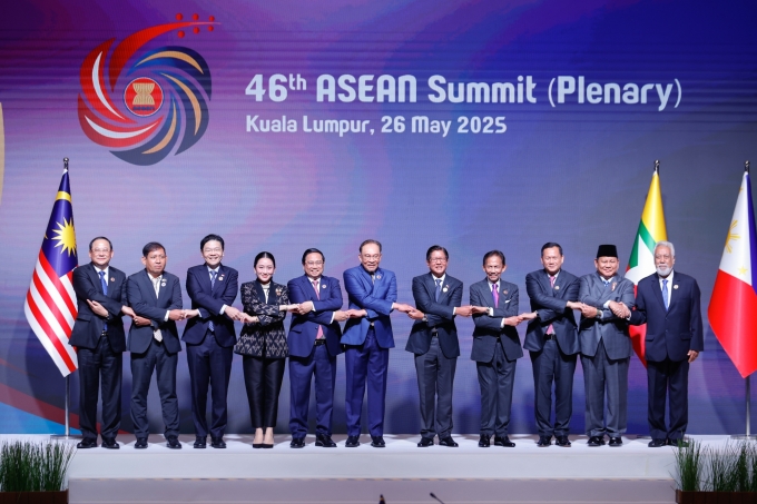 Lãnh đạo các nước dự Hội nghị Cấp cao ASEAN lần thứ 46 tại Trung tâm Hội nghị Quốc gia Kuala Lumpur, Malaysia, sáng 26/5. Ảnh: VGP