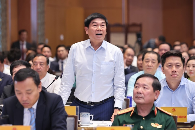 Chủ tịch Tập đoàn Hoà Phát Trần Đình Long nêu ý kiến tại cuộc gặp, ngày 31/5. Ảnh: VGP