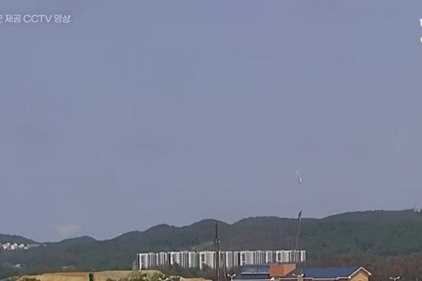 Máy bay săn ngầm Hàn Quốc rơi: Khoảnh khắc cắm đầu xuống đất