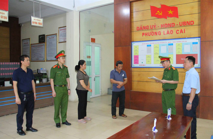 Cảnh sát khởi tố, cấm đi khỏi nơi cư trú đối với Tạ Văn Hải và Lê Thị Thắm. Ảnh: Công an Lào Cai.