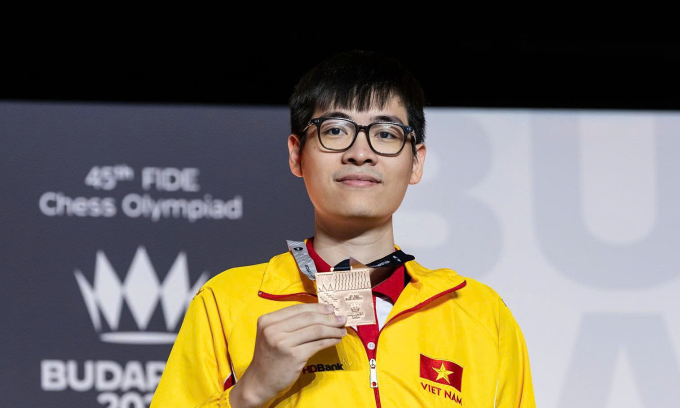 Lê Tuấn Minh với HC đồng cá nhân bàn ba bảng Mở rộng Olympiad cờ vua tại Budapest, Hungary tối 22/9/2024. Ảnh: Minh Nhật