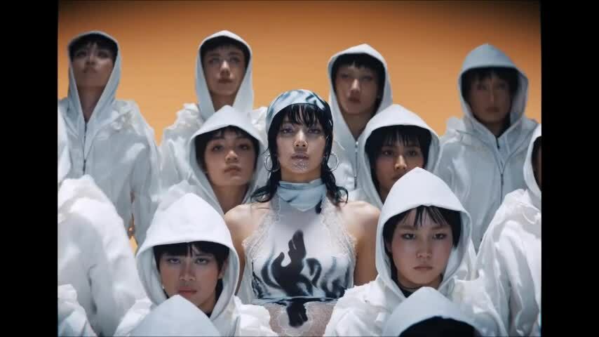 MV "Rockstar" của Lisa