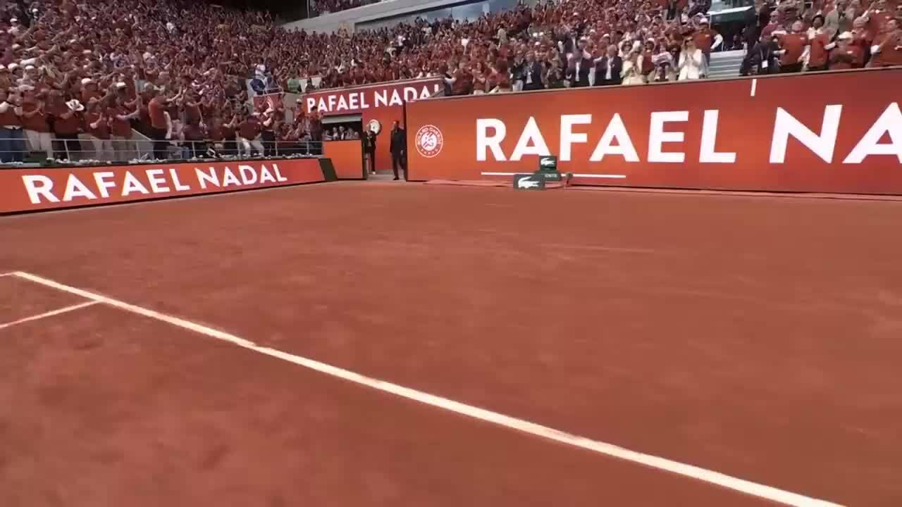 Nadal dự lễ tri ân ở Roland Garros