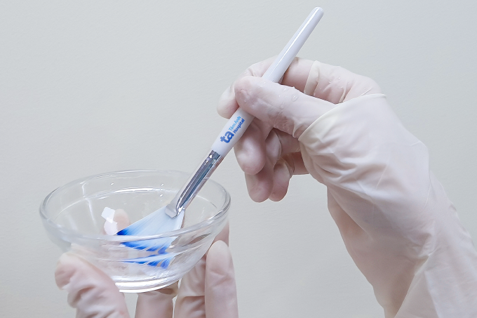 Peel da sử dụng các chất hóa học để giảm tình trạng thâm và sần sùi vùng mông. Ảnh: Bệnh viện Đa khoa Tâm Anh