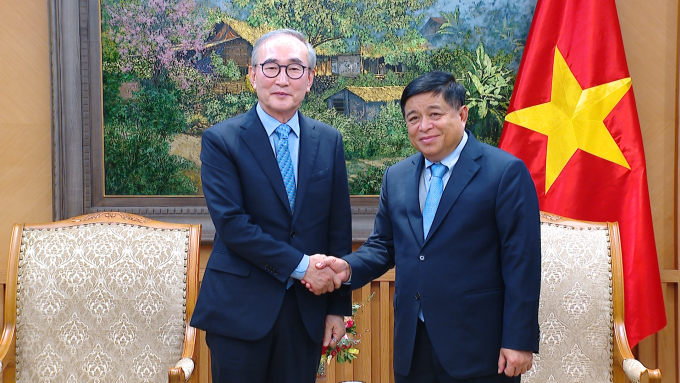 Phó thủ tướng Nguyễn Chí Dũng và ông Young Shub Kim, Chủ tịch Tập đoàn KT tại cuộc gặp, ngày 26/5. Ảnh: VGP