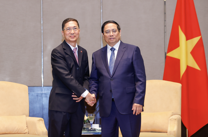 Thủ tướng Phạm Minh Chính và ông Dato Chow Chee Wah, Chủ tịch tập đoàn Gamuda Land - Ảnh: VGP