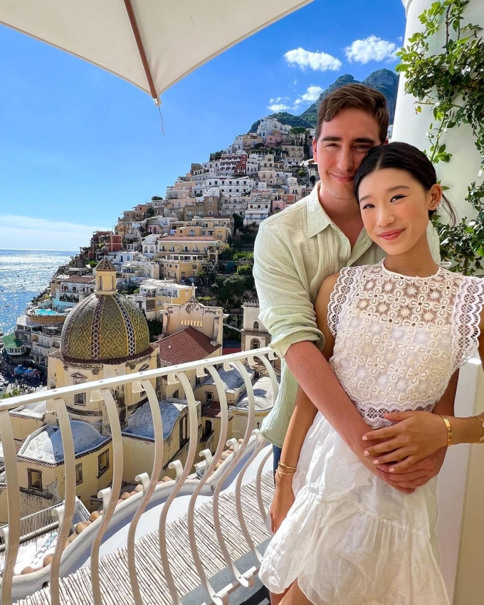 Becca Bloom và hôn phu. Ảnh: Instagram Beccaxbloom