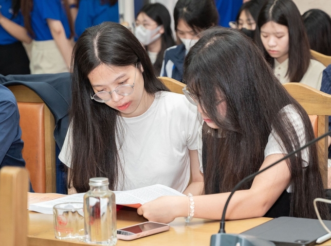 Sinh viên trường Đại học Luật, Đại học Quốc gia Hà Nội tại diễn đàn khoa học trẻ do trường tổ chức hồi tháng 4. Ảnh: Fanpage nhà trường