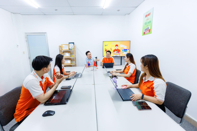 Tín Phát chú trọng xây dựng dịch vụ minh bạch từ quy trình, hệ thống đến đội ngũ nhân sự. Ảnh: Tín Phát Express