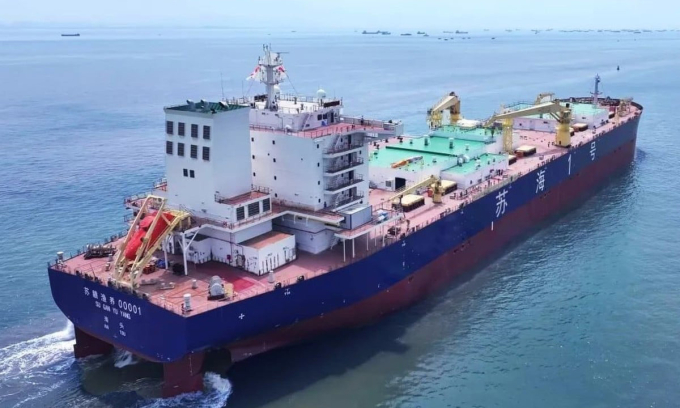 Tàu nuôi cá hồi chuyên dụng Su Hai No 1 của Trung Quốc. Ảnh: Jiangsu Lianshen Marine Technology