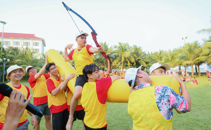 Các nhân viên của công ty ông Tuân tham gia hoạt động team building năm 2024. Ảnh: ViTech Group