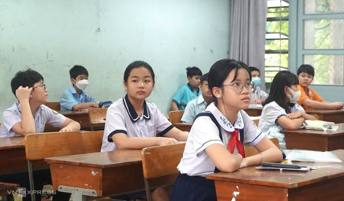 Thí sinh tham gia làm bào khảo sát vào lớp 6 trường THCS-THPT Trần Đại Nghĩa năm 2024. Ảnh: Lệ Nguyễn