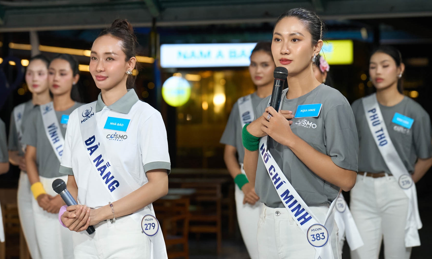 Thí sinh Phương Linh tham gia thử thách kiến thức tại Hoa hậu Hoàn vũ Việt Nam