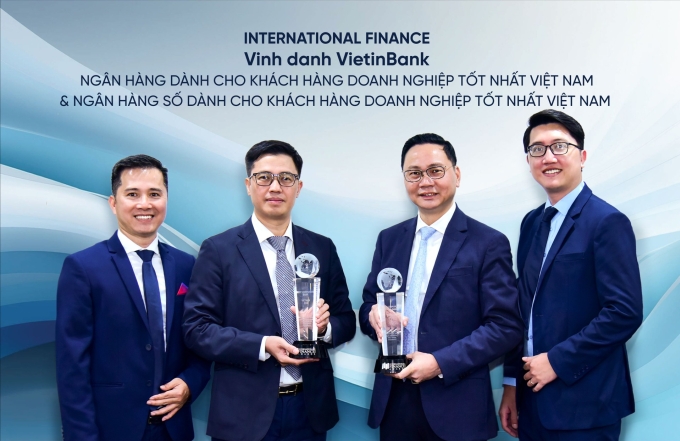 Khối KHDN VietinBank nhận giải thưởng. Ảnh: VietinBank
