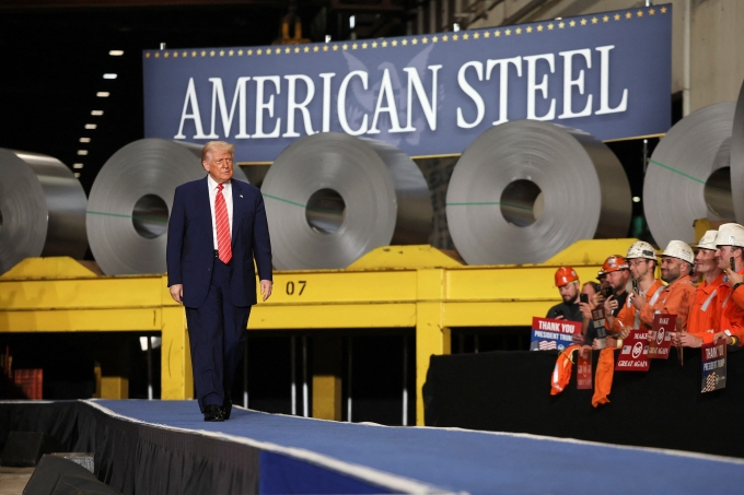 Tổng thống Mỹ Donald Trump tại Irvin Works ngày 30/5. Ảnh: Reuters