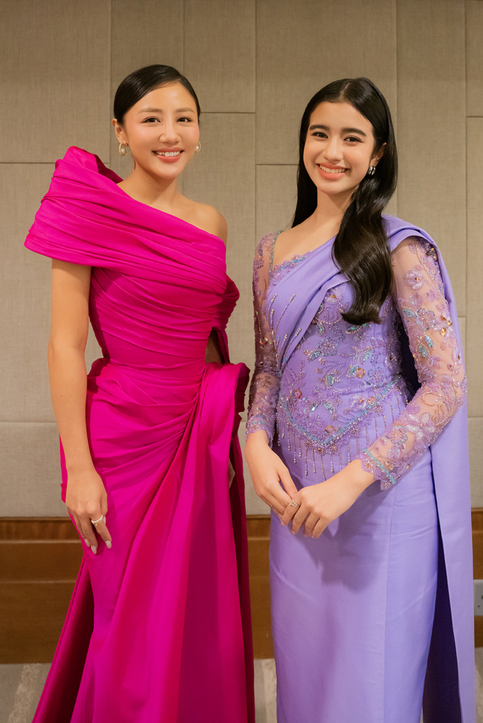 Ca sĩ Văn Mai Hương giao lưu cùng công chúa Campuchia - Norodom Jenna (phải). Ảnh: Văn production