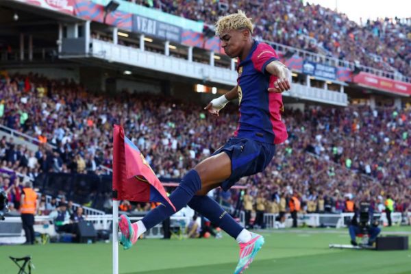 Yamal gia hạn hợp đồng, trở thành cầu thủ lương cao nhất Barca