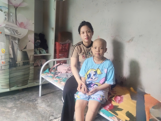 Chị Huyền và bé Phụng trong nhà ngoại ở xã Bảo An, TP Phan Rang - Tháp Chàm, Ninh Thuận. Tháng 5/2025. Ảnh nhân vật cung cấp