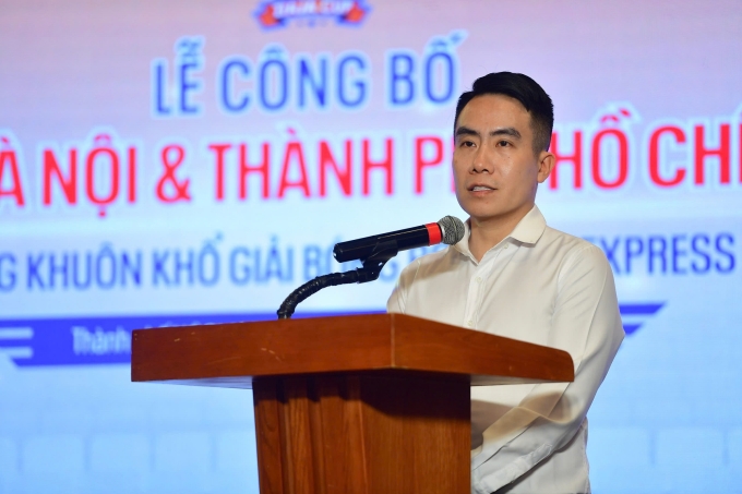 Ông Ngô Mạnh Cường - Tổng giám đốc Công ty Cổ phần Dịch vụ Trực tuyến FPT, Phó ban tổ chức phát biểu khai mạc Giải Bóng rổ Trẻ VnExpress. Ảnh: Thanh Tùng