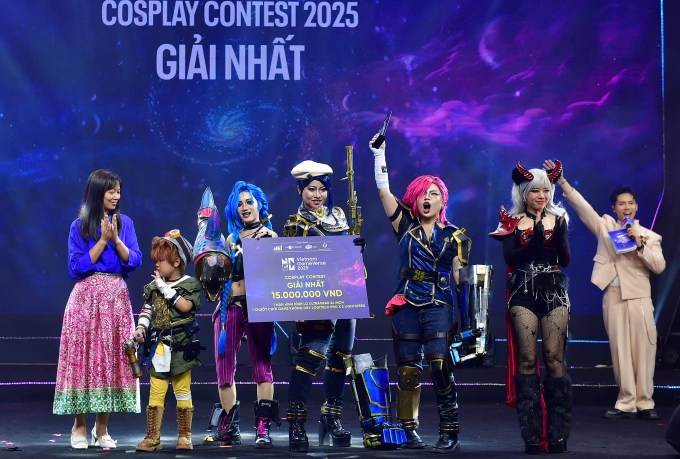 Đội Bara Rocket đăng quang giải thưởng Cosplay Contest 2025.