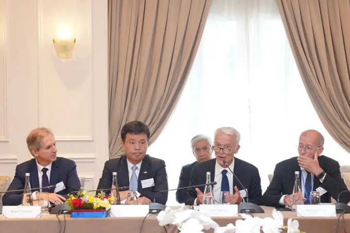 Ông Patrick Martin , Chủ tịch MEDEF (thứ hai từ phải sang) phát biểu khai mạc sự kiện. Ảnh: Vietjet