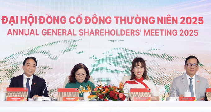 Chủ toạ đoàn Vietjet tại ĐHĐCĐ 2025. Ảnh: Quang Nguyễn