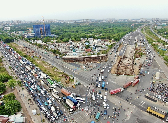 Công trường dự án nút giao An Phú - nơi kết nối đường Lương Định Của, cao tốc Long Thành - Dầu Giây, đại lộ Mai Chí Thọ, tháng 4/2025. Ảnh: Giang Anh