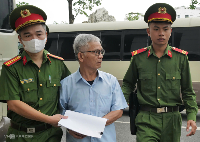 Ông Lê Viết Chữ, cựu Phó Chủ tịch UBND tỉnh, cựu Bí thư Tỉnh ủy Quảng Ngãi sáng 25/6. Ảnh: Ngọc Thành