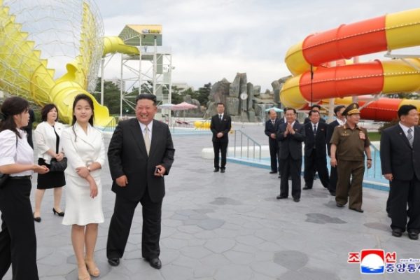 Đệ nhất phu nhân Triều Tiên Ri Sol-ju tái xuất sau 18 tháng