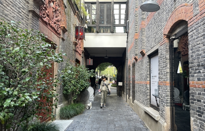 Một góc phố ở Tân Thiên Địa. Ảnh: Linh Hương
