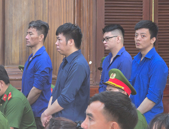 Các đồng phạm của Hoài tại tòa. Ảnh: Hải Duyên
