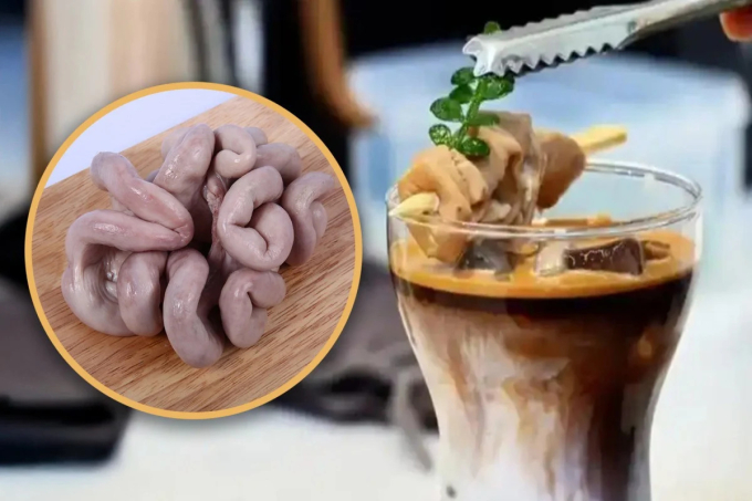 Món cà phê latte pha cùng nước hầm ruột heo non. Ảnh: SCMP