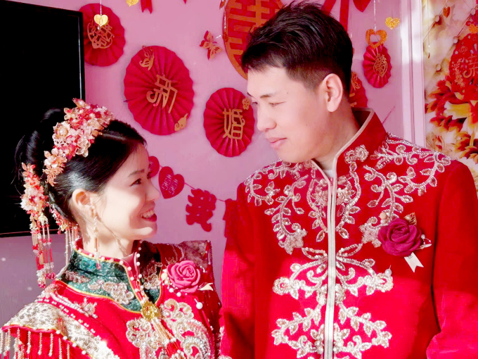 Cô dâu, chú rể trong trang phục tân nương, tân lang. Ảnh: Nhân vật cung cấp