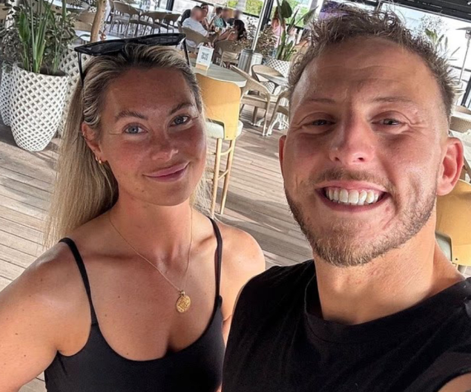 Scott McCormick và bạn gái Helena Boshwick không được bay cùng chuyến dù đã đặt vé trước. Ảnh: Kennedy News