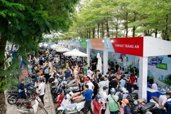 Đổi xăng lấy điện: Gần 1.000 người tham gia trong 2 ngày