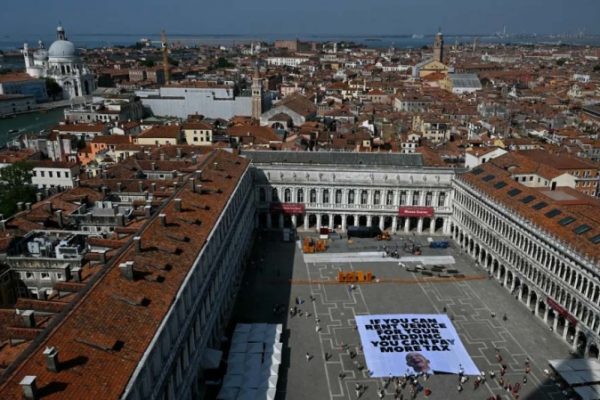 Venice: Nhóm phản đối du lịch “thắng” Jeff Bezos