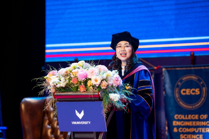 TS. Lê Mai Lan, Chủ tịch Trường ĐH VinUni phát biểu khai mạc lễ tốt nghiệp. Ảnh: VinUni