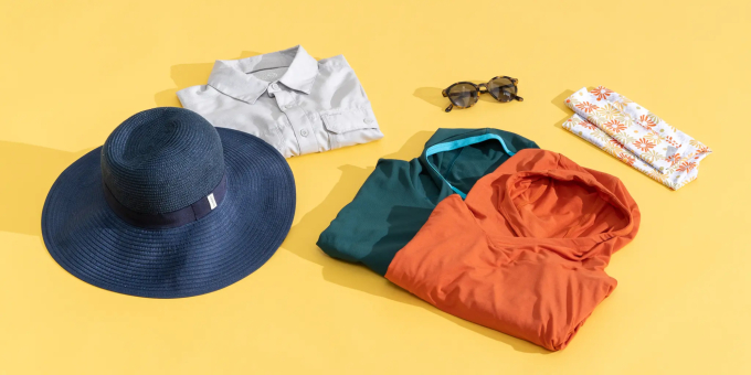 Áo chống nắng từ vải polyester, jean chống tia UV hiệu quả. Ảnh: Nytimes