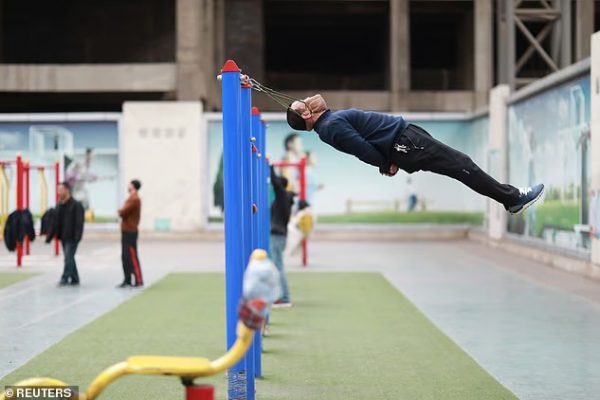 Cảnh báo: Chữa mất ngủ bằng phương pháp treo cổ nguy hiểm