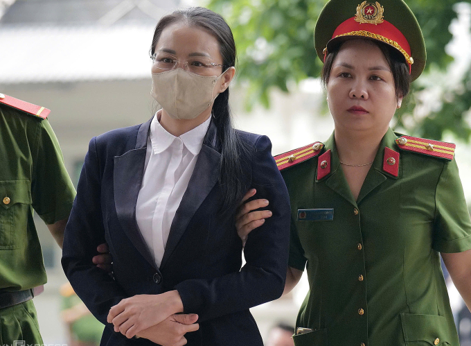 Bị cáo Hương Trần Kiều Dung, cựu phó chủ tịch thường trực HĐQT tập đoàn FLC, sáng 17/6. Ảnh: Ngọc Thành