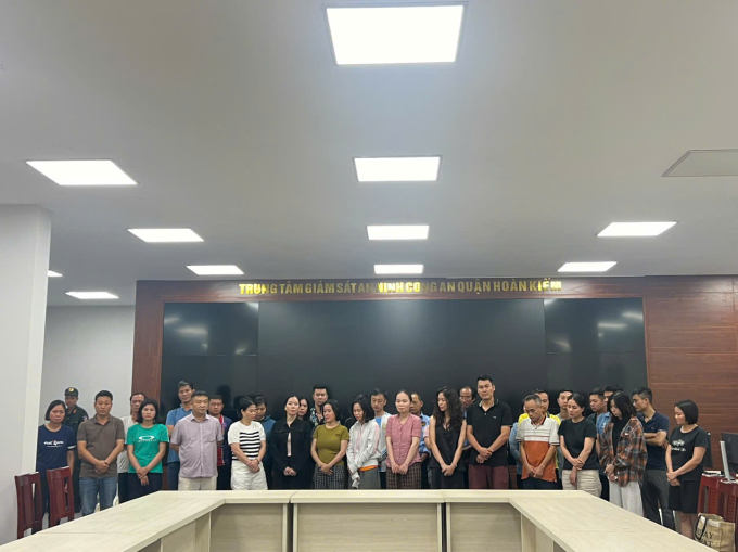 Một số bị can trong vụ án. Ảnh: Ngọc Bích