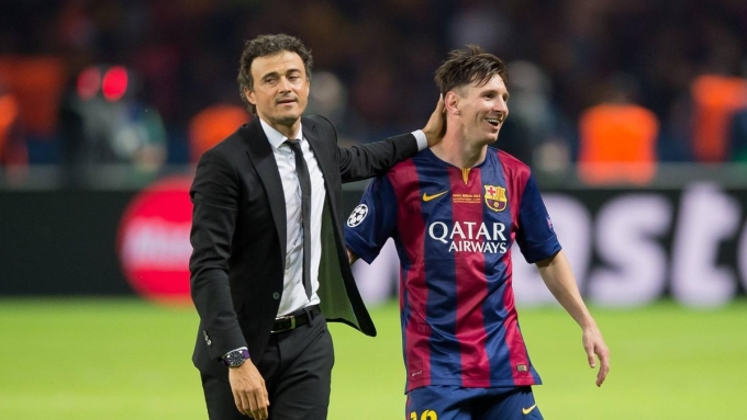 Messi và Enrique vui vẻ sau khi Barca thắng Juventus 3-1 trong trận chung kết Champions League 2015. Ảnh: imago