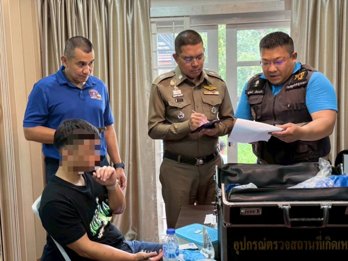 Cảnh sát Thái Lan lấy lời khai từ một nghi phạm Việt. Ảnh: Daily News