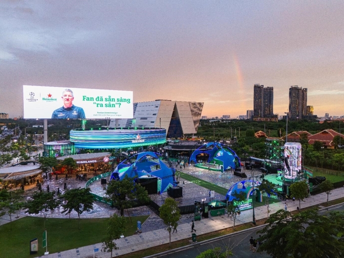 Stardium giữa lòng TPHCM trước trận chung kết Champions League 2024-2025 (Ảnh: Heineken)
