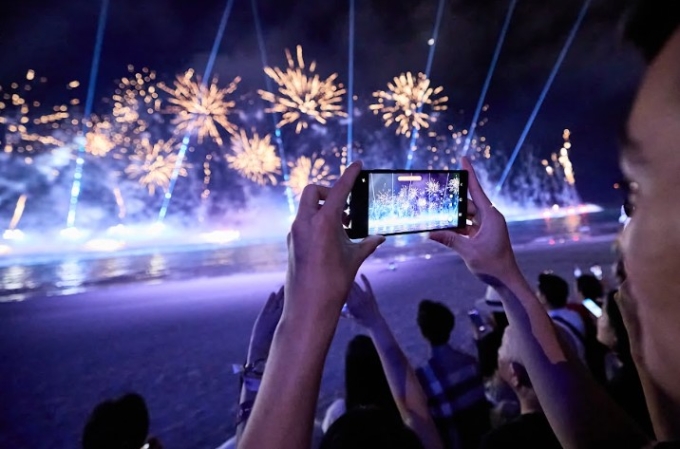 Khán giả ghi hình show diễn. Ảnh: XIN NGUỒN