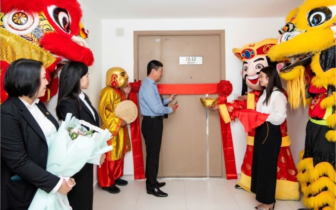 Cư dân Ascent Lakeside nhận tổ ấm mới. Ảnh: Tiến Phát Sanyo Homes