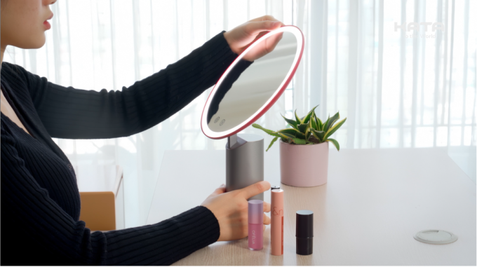 Mẫu gương có thể tháo rời, điều chỉnh linh hoạt. Ảnh: Kata