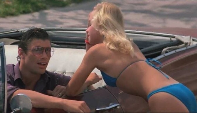 Tammy Lynn Leppert đóng vai cô gái mặc bikini đánh lạc hướng tài xế trong bộ phim kinh điển Scarface năm 1983. Ảnh: Universal Pictures