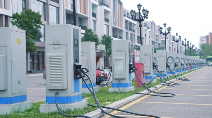 Một trạm sạc ôtô điện VinFast tại Hà Nội. Ảnh: Quang Anh