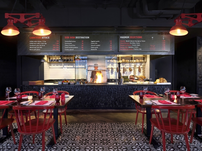 Không gian bếp mở trên tầng 30 mang đến trải nghiệm ẩm thực thú vị. Ảnh: Mad Cow Saigon